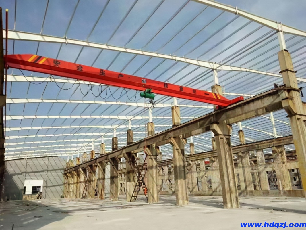 LDA型電動單梁起重機(jī) LDA型電動單梁起重機(jī)